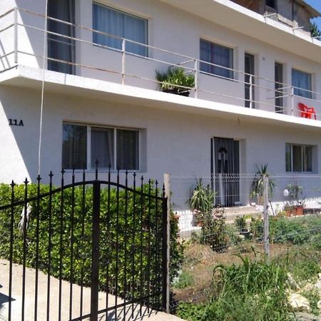 קוסטינסטי Thai House מראה חיצוני תמונה