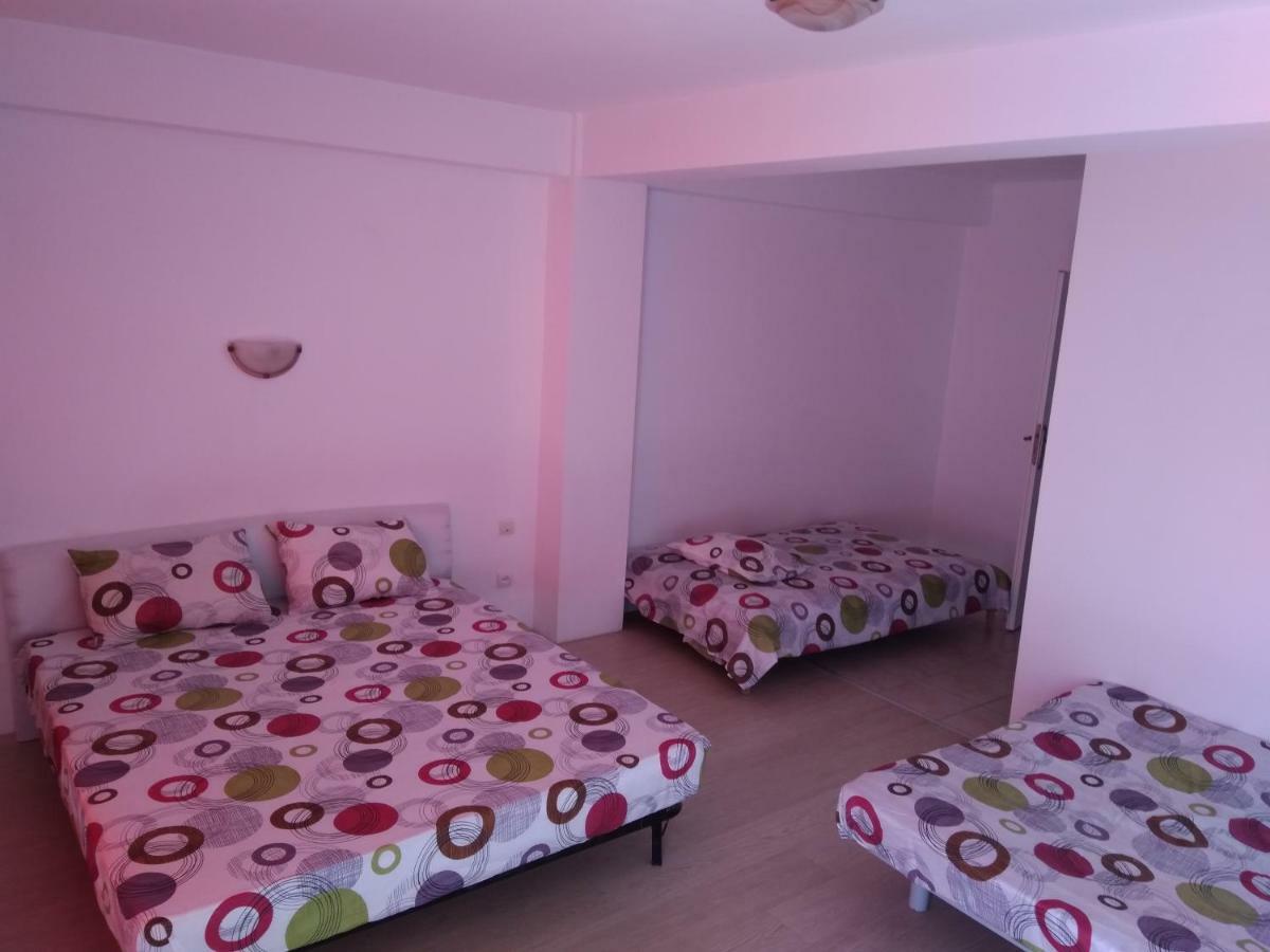 קוסטינסטי Thai House מראה חיצוני תמונה