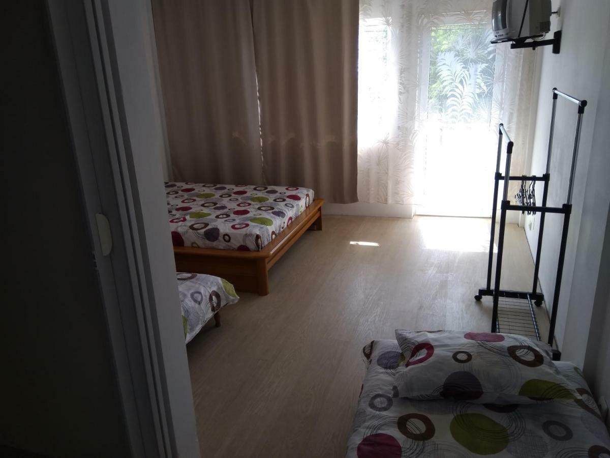 קוסטינסטי Thai House מראה חיצוני תמונה